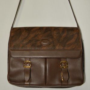 GUCCI Leather Two Pocket Shoulder Bag.